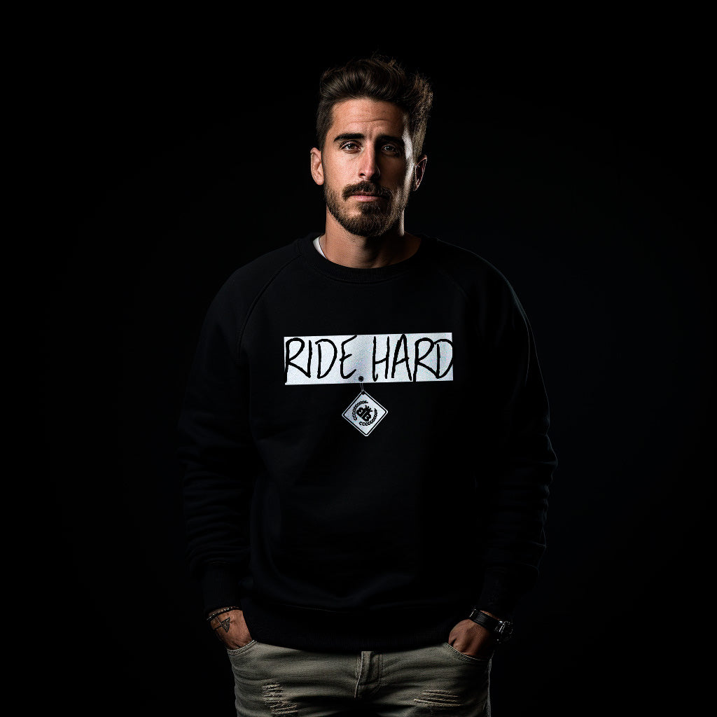 Ride Hard Hoodie für Motorrad-Enthusiasten – Perfekter Style für leidenschaftliche Biker. Entdecke unseren Hoodie und erlebe ultimativen Komfort auf der Straße. 🏍️🧥 #RideHardHoodie #MotorradFashion #BikerStyle